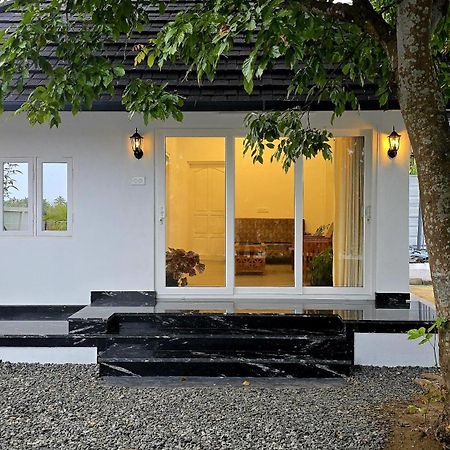 Pradeep'S Backwater Villa Kochi Exterior photo